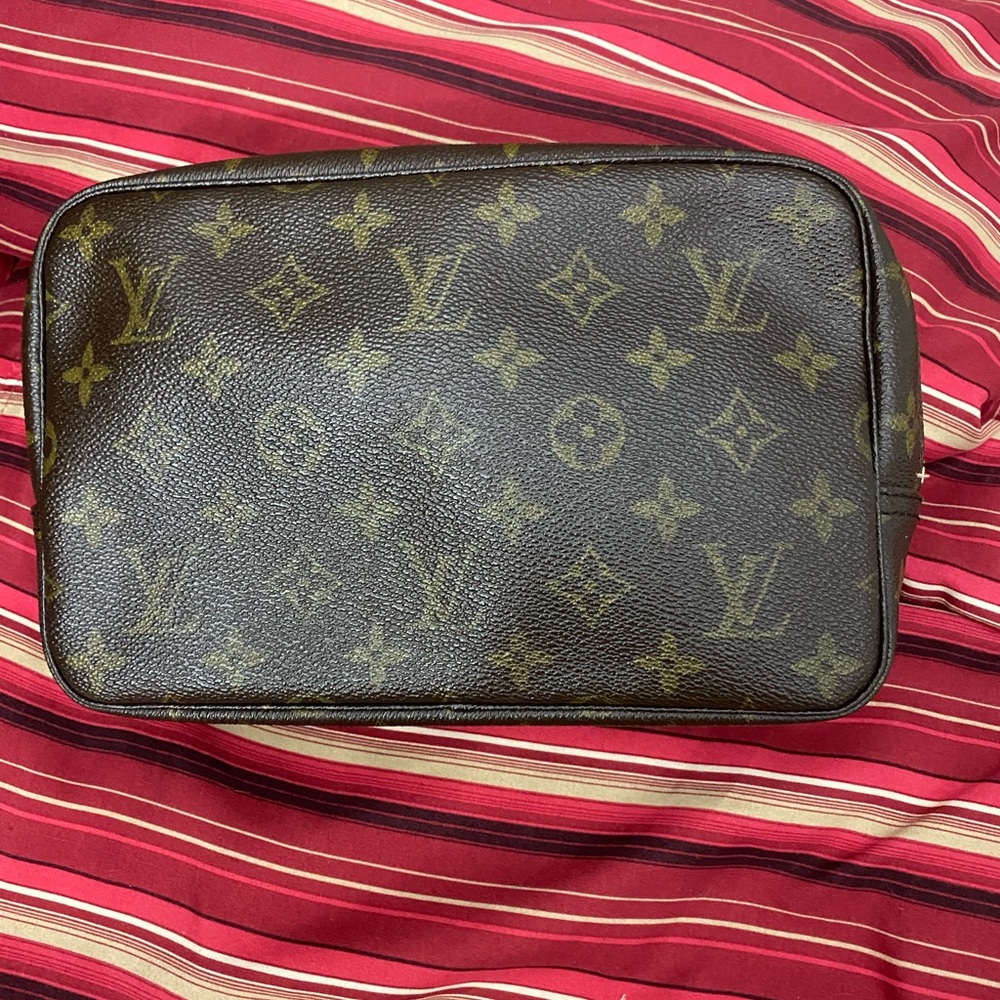 Authentic  Louis Vuitton Trousse make up travel 23